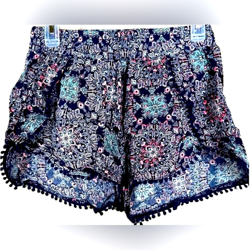Charolette Russe high waist shorts with playful trim. Women’s size Large